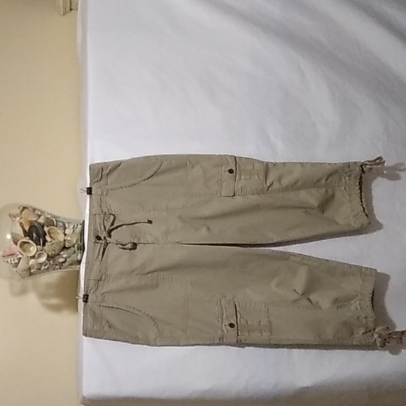 B29 New Direction Weekend Capris 